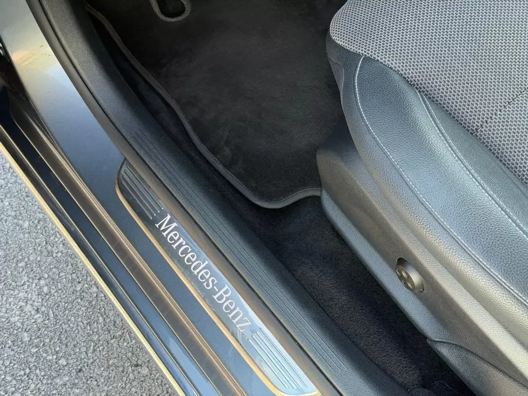 Mercedes-Benz E 300 2019 - 25900 EUR, 138000 km - 138000km - foto 7 de 33