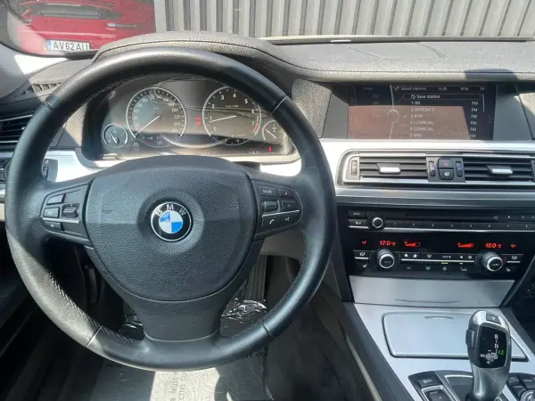 BMW 750 2010 - 33000 EUR, 73000 km - AUTO.MOTO.pt - 73000km - foto 9 de 18