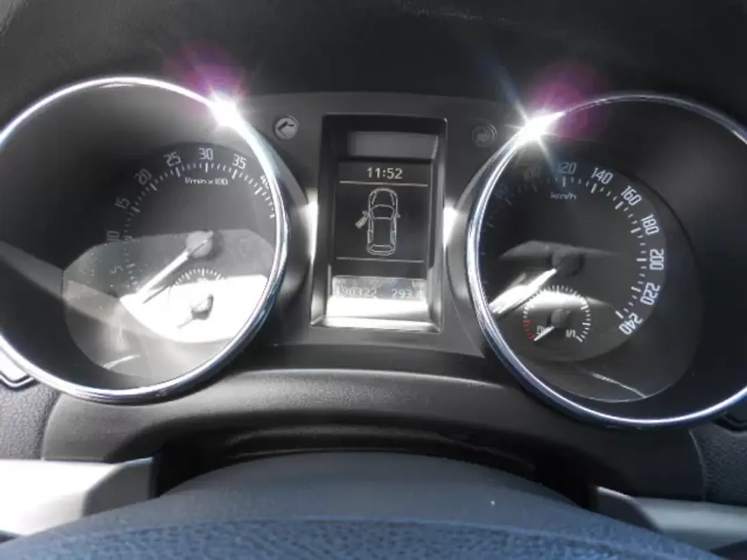 Skoda Yeti 2011 - 8900 EUR, 190307 km - AUTO.MOTO.pt - 190307km - foto 10 de 11