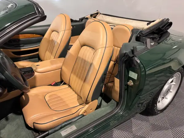 Aston Martin DB7 Vantage Coupé 1997 - 57500 EUR, 41000 km - AUTO.MOTO.pt - 41000km - foto 31 de 60