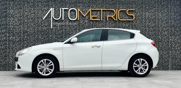 Alfa Romeo Giulietta 2012 - 8750 EUR, 225000 km - 225000km - foto 6 de 8