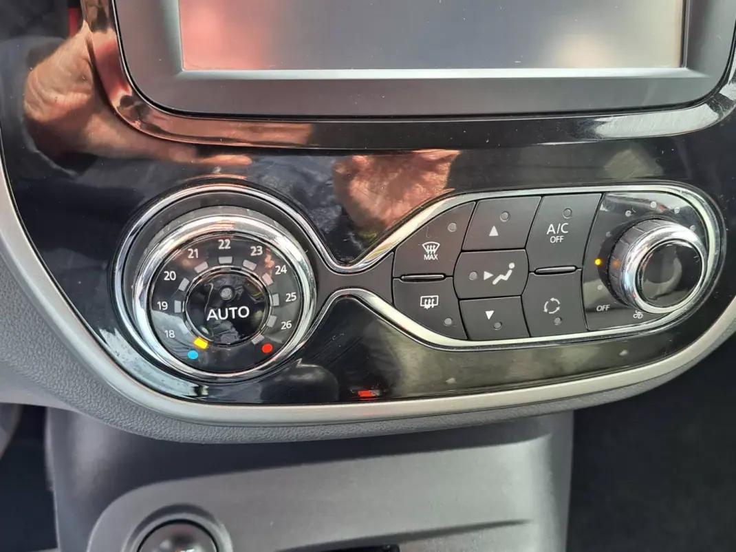 Renault Captur 2016 - 11450 EUR, 165268 km - AUTO.MOTO.pt - 165268km - foto 33 de 41