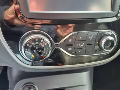 Renault Captur 2016 - 11450 EUR, 165268 km - AUTO.MOTO.pt - 165268km - foto 33 de 41