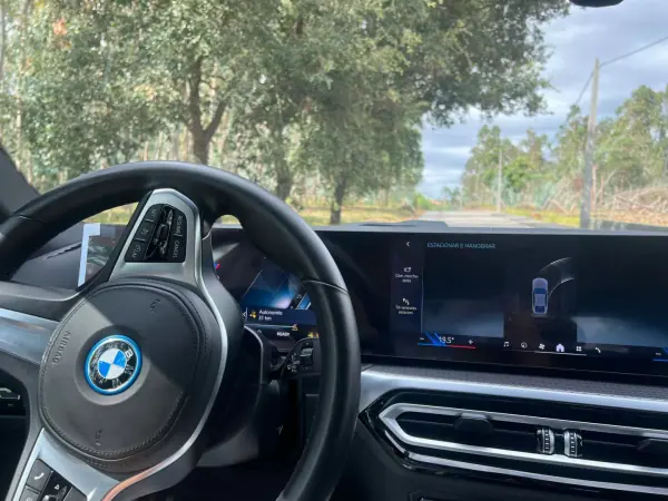 BMW i4 2023 - 41750 EUR, 74000 km - AUTO.MOTO.pt - 74000km - foto 27 de 86