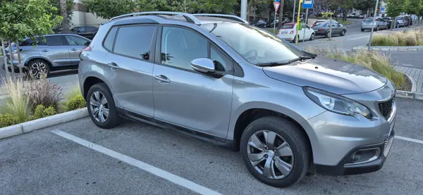 Peugeot 2008 2018 — foto 2 de 8