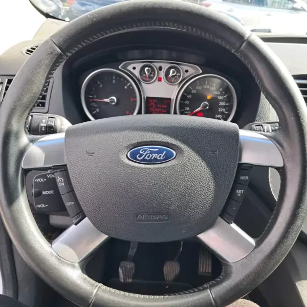 Ford Kuga 2011 - 9250 EUR, 214000 km - 214000km - foto 8 de 13