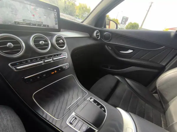 Mercedes-Benz GLC 300 2021 - 44900 EUR, 174000 km - AUTO.MOTO.pt - 174000km - foto 9 de 10