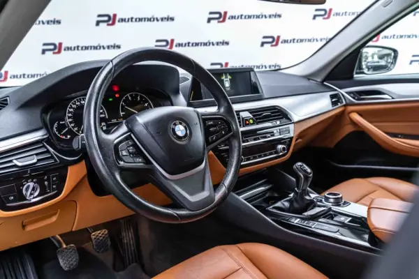 BMW 520 2018 - 26990 EUR, 118962 km - AUTO.MOTO.pt - 118962km - foto 4 de 18