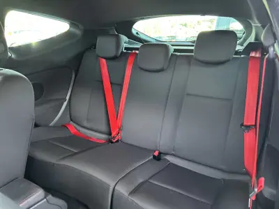 Renault Mégane Coupe 2013 - 24500 EUR, 105200 km - AUTO.MOTO.pt - 105200km - foto 17 de 25