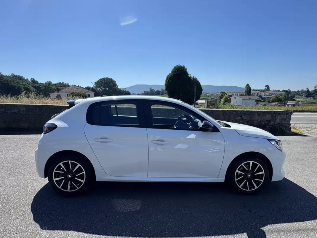 Peugeot 208 2023 - 14990 EUR, 140000 km - 140000km - foto 8 de 39