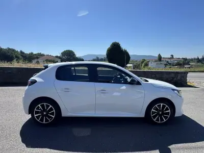 Peugeot 208 2023 - 14990 EUR, 140000 km - AUTO.MOTO.pt - 140000km - foto 8 de 39