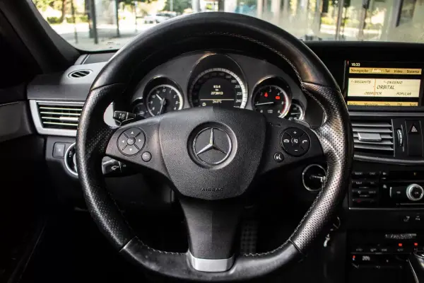 Mercedes-Benz E 250 2010 - 12990 EUR, 273813 km - 273813km - foto 9 de 36