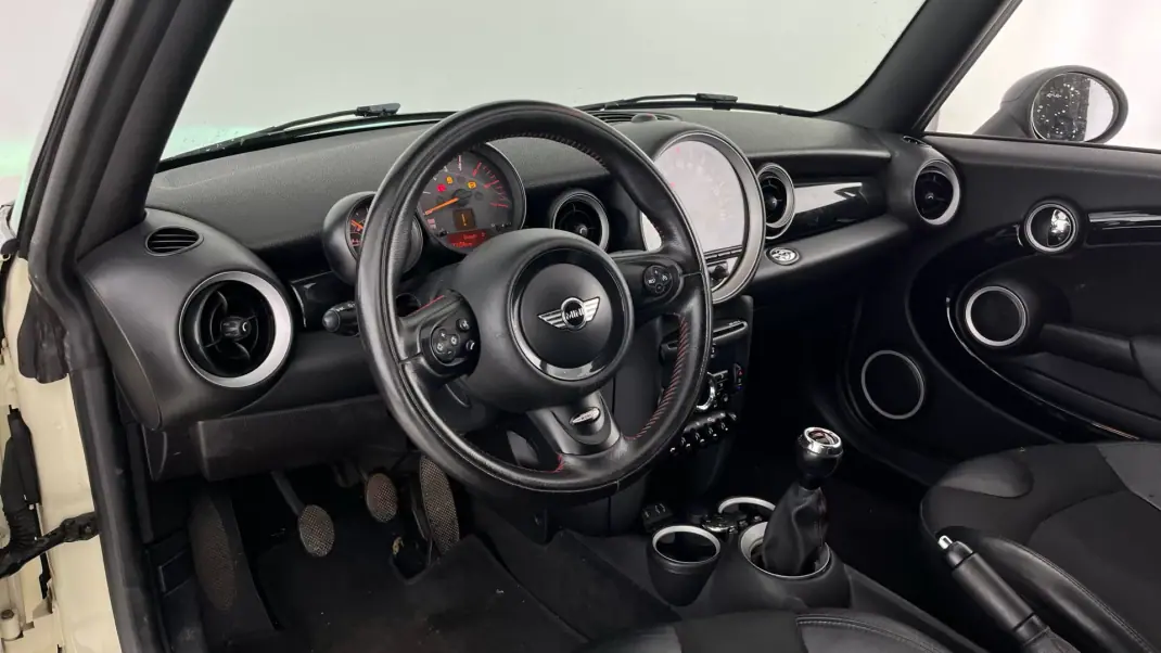 MINI 1000 2015 - 14999 EUR, 103021 km - AUTO.MOTO.pt - 103021km - foto 7 de 12