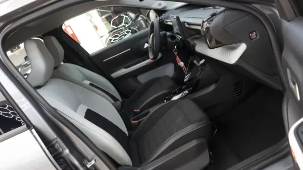 Citroën e-C3 2025 - 21750 EUR, 18000 km - 18000km - foto 12 de 31