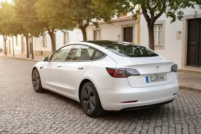 Tesla Model 3 2023 - 30450 EUR, 61000 km - AUTO.MOTO.pt - 61000km - foto 5 de 22