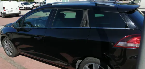 Renault Clio 2014 - 7000 EUR, 270000 km - AUTO.MOTO.pt - 270000km - foto 9 de 10