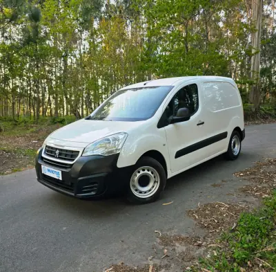 Peugeot Partner 2016 - 9990 EUR, 176000 km - AUTO.MOTO.pt - 176000km - foto 2 de 24