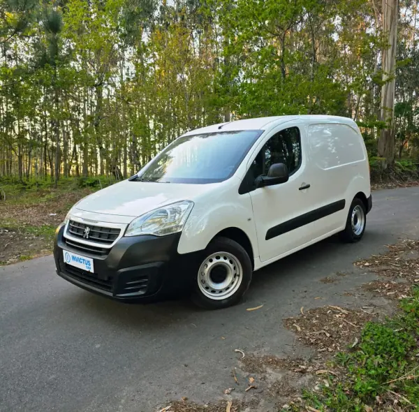 Peugeot Partner 2016 - 9990 EUR, 176000 km - AUTO.MOTO.pt - 176000km - foto 2 de 24