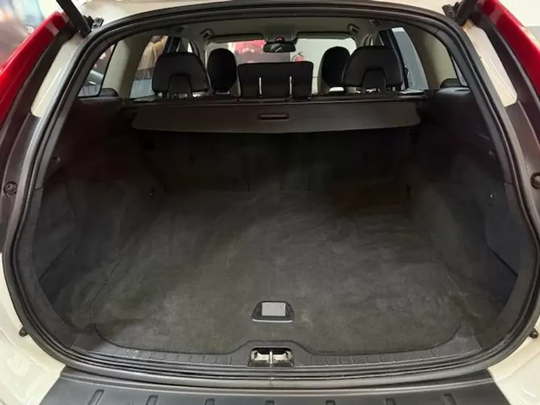 Volvo XC 60 2011 - 11990 EUR, 312000 km - AUTO.MOTO.pt - 312000km - foto 17 de 18