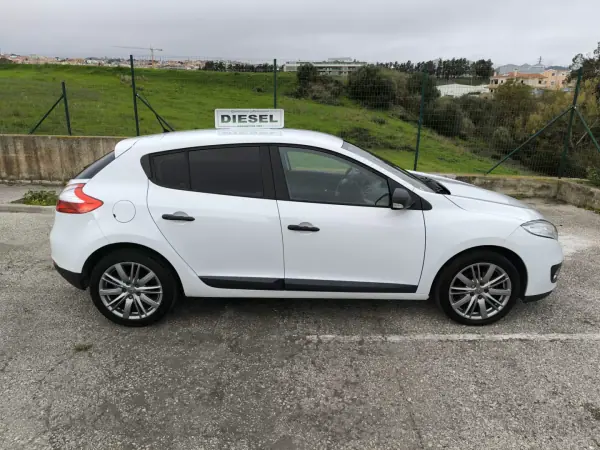 Renault Mégane 1.5 DCI III Hatchback 2013 - 3999 EUR, 317737 km - AUTO.MOTO.pt - 317737km - foto 16 de 50