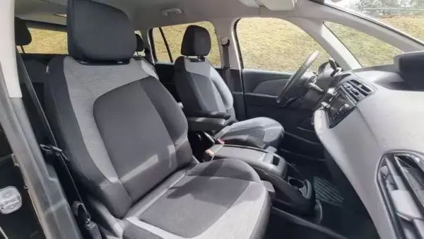 Citroën C4 Grand Picasso 2019 - 19900 EUR, 126000 km - AUTO.MOTO.pt - 126000km - foto 13 de 22