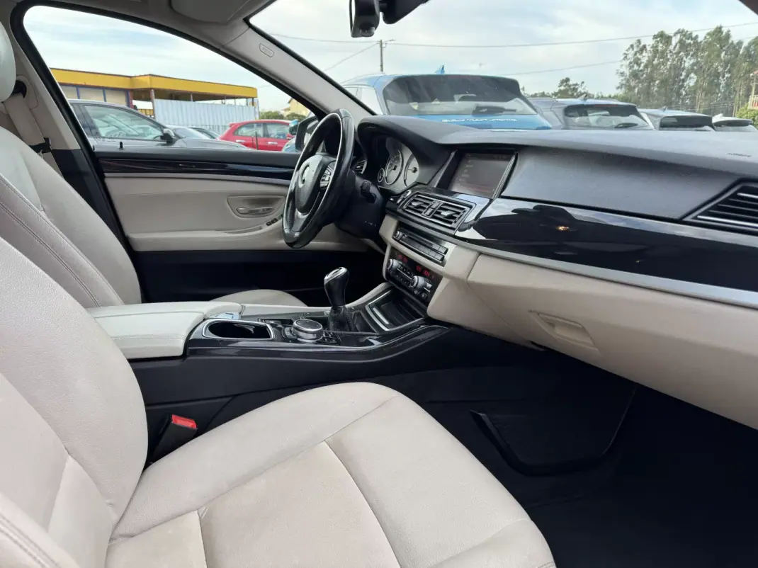 BMW 518 2016 - 17500 EUR, 199000 km - AUTO.MOTO.pt - 199000km - foto 14 de 38