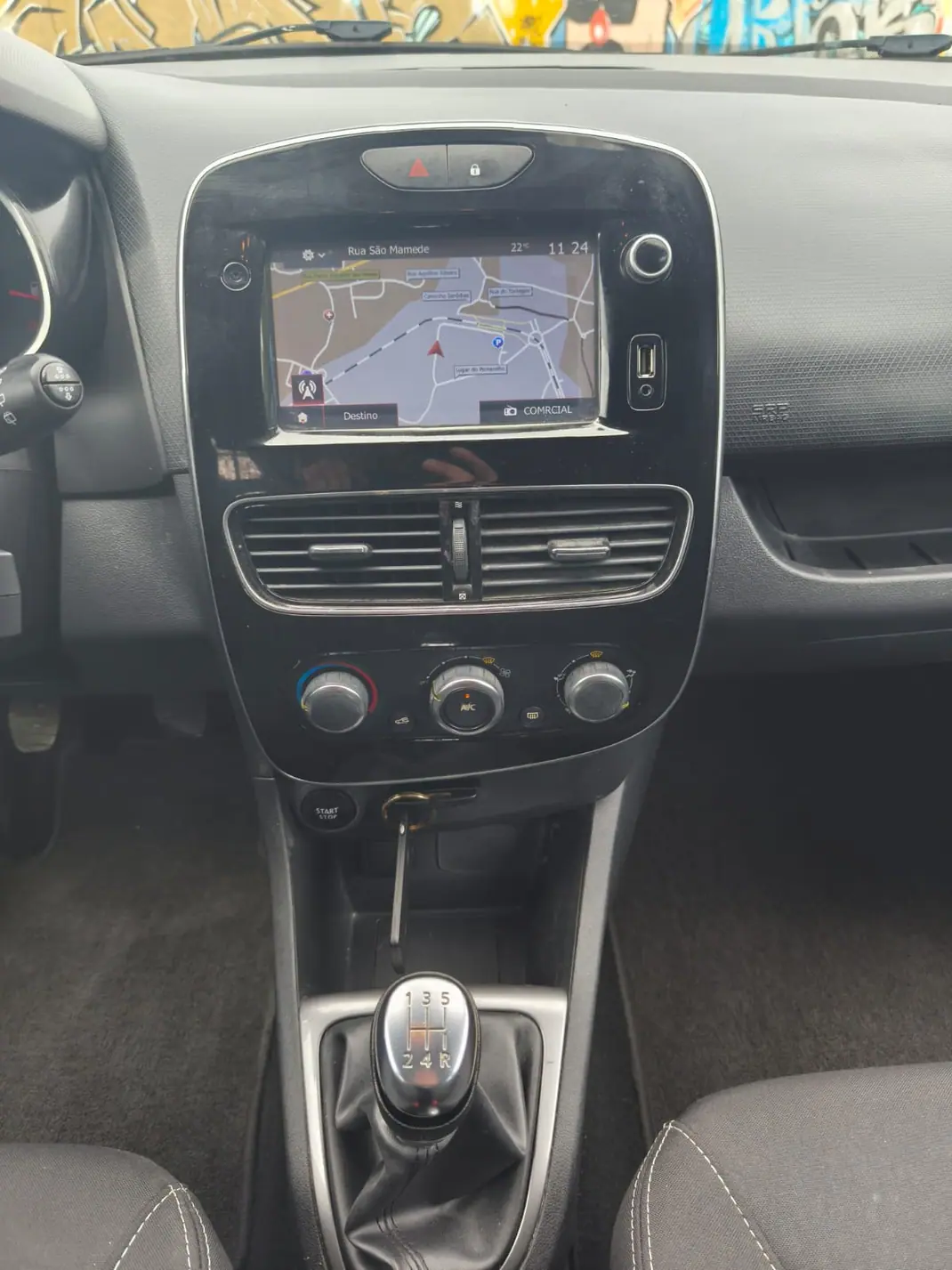 Renault Clio 2018 - 10950 EUR, 117726 km - AUTO.MOTO.pt - 117726km - foto 12 de 23