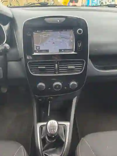 Renault Clio 2018 - 10950 EUR, 117726 km - AUTO.MOTO.pt - 117726km - foto 12 de 23