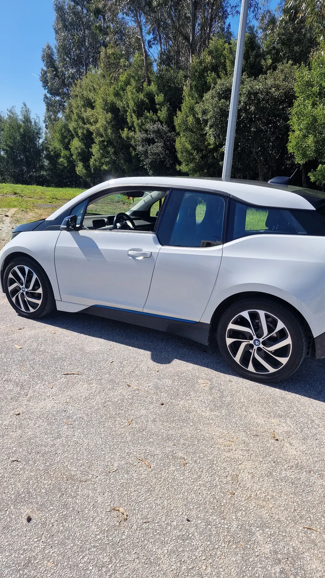 BMW i3 2017 - 19500 EUR, 151000 km - AUTO.MOTO.pt - 151000km - foto 5 de 17