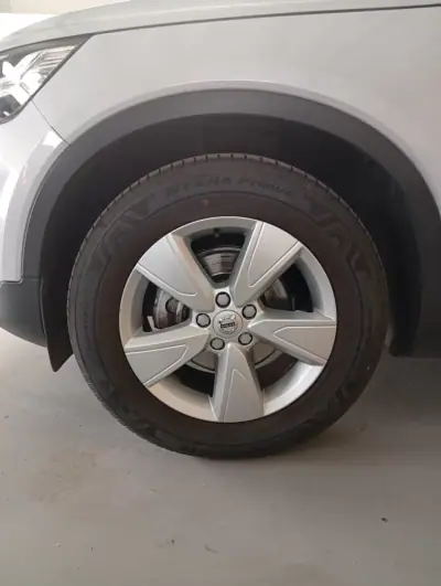 Volvo XC 40 2019 - 24950 EUR, 91723 km - AUTO.MOTO.pt - 91723km - foto 12 de 19
