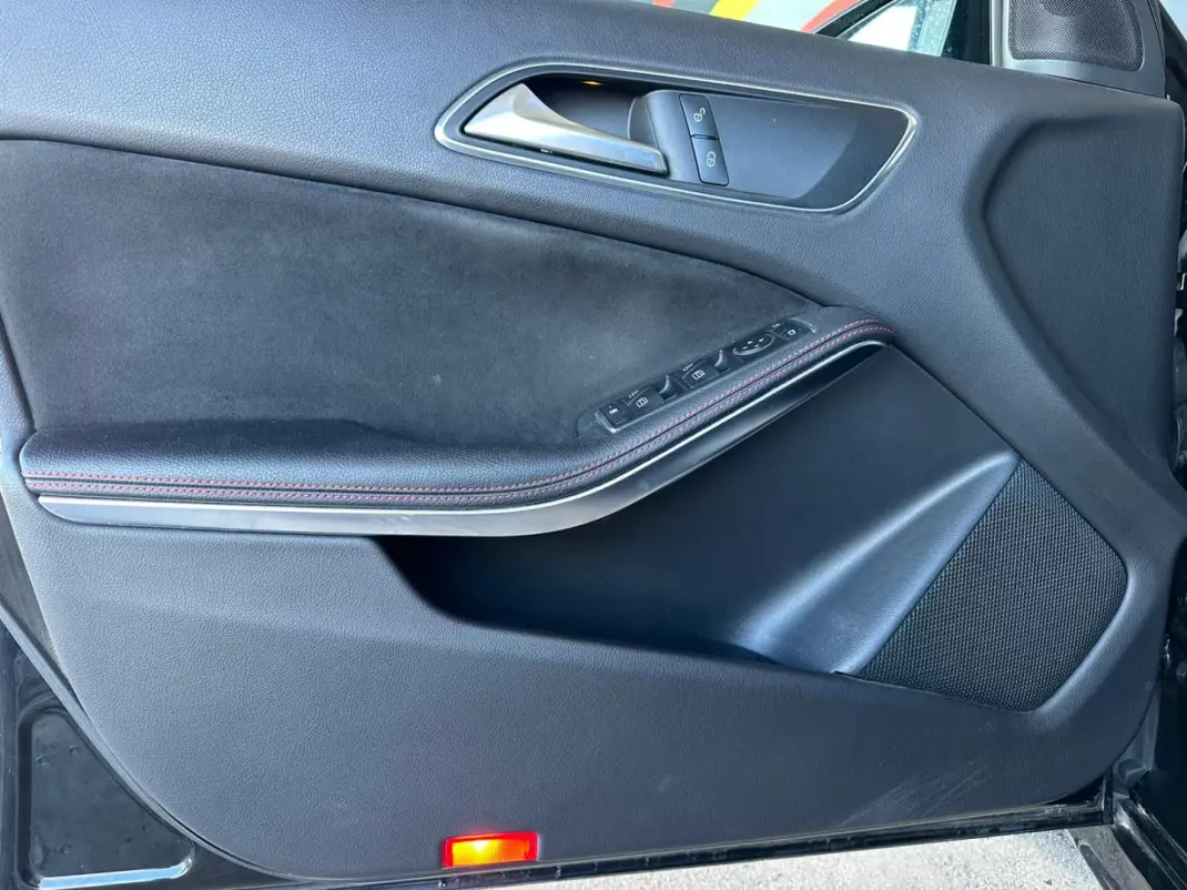 Mercedes-Benz A 180 2017 - 19900 EUR, 108222 km - AUTO.MOTO.pt - 108222km - foto 18 de 32