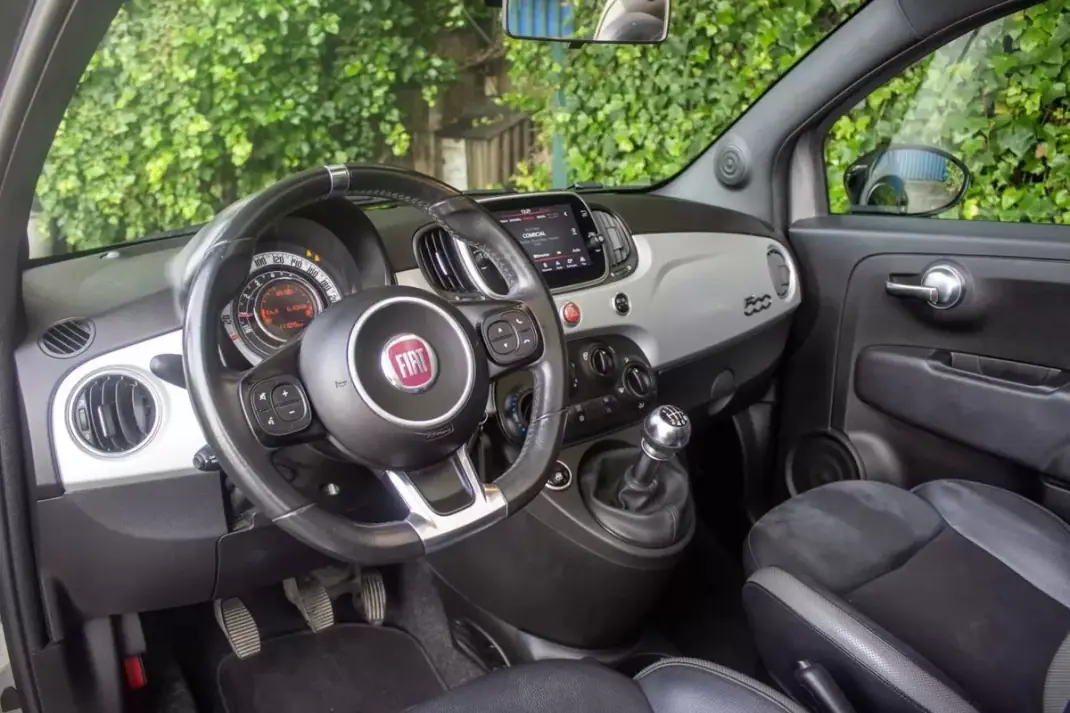 Fiat 500C 2021 - 11900 EUR, 110000 km - AUTO.MOTO.pt - 110000km - foto 12 de 17