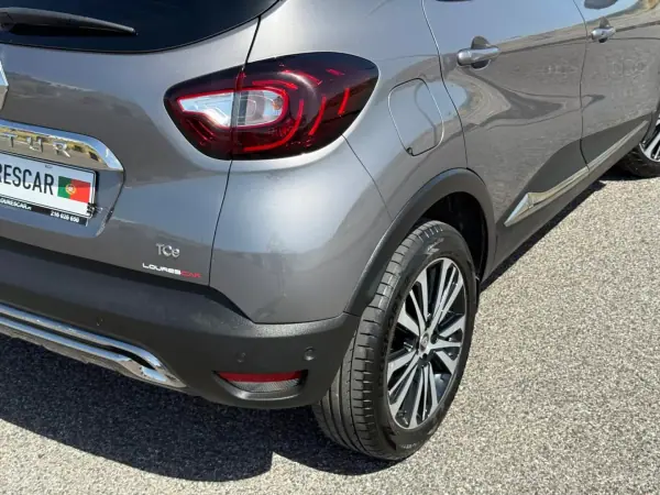 Renault Captur 2017 - 13995 EUR, 95250 km - AUTO.MOTO.pt - 95250km - foto 17 de 48