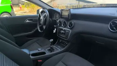 Mercedes-Benz A 180 2013 - 12500 EUR, 180000 km - AUTO.MOTO.pt - 180000km - foto 5 de 15
