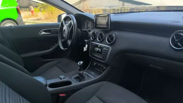 Mercedes-Benz A 180 2013 - 12500 EUR, 180000 km - AUTO.MOTO.pt - 180000km - foto 5 de 15