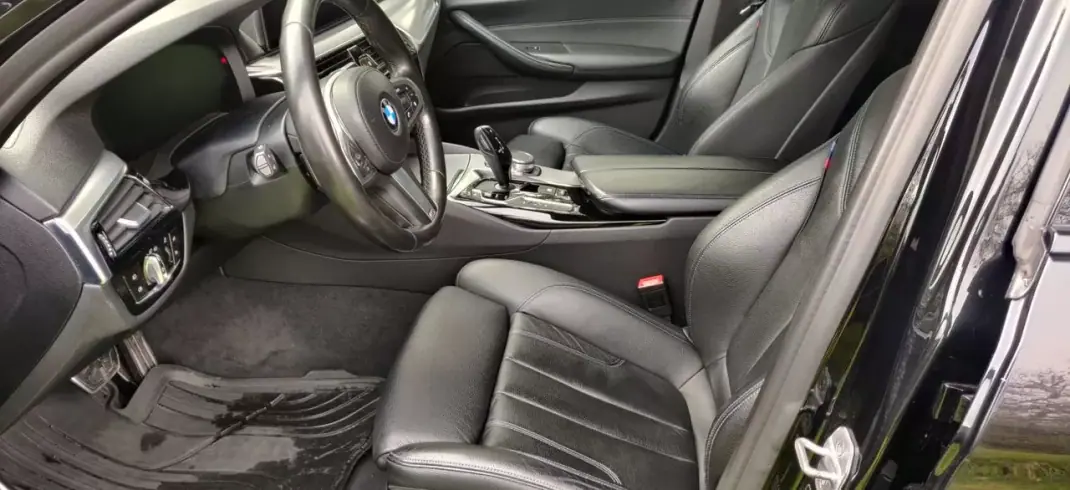 BMW 530e 2019 - 28499 EUR, 113000 km - AUTO.MOTO.pt - 113000km - foto 13 de 51