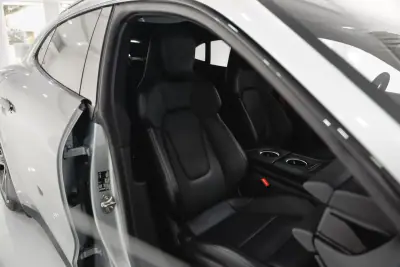 Porsche Taycan Sport Turismo 2024 - 74950 EUR, 55673 km - AUTO.MOTO.pt - 55673km - foto 45 de 57