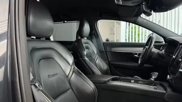 Volvo V90 2018 - 23990 EUR, 166090 km - AUTO.MOTO.pt - 166090km - foto 23 de 31