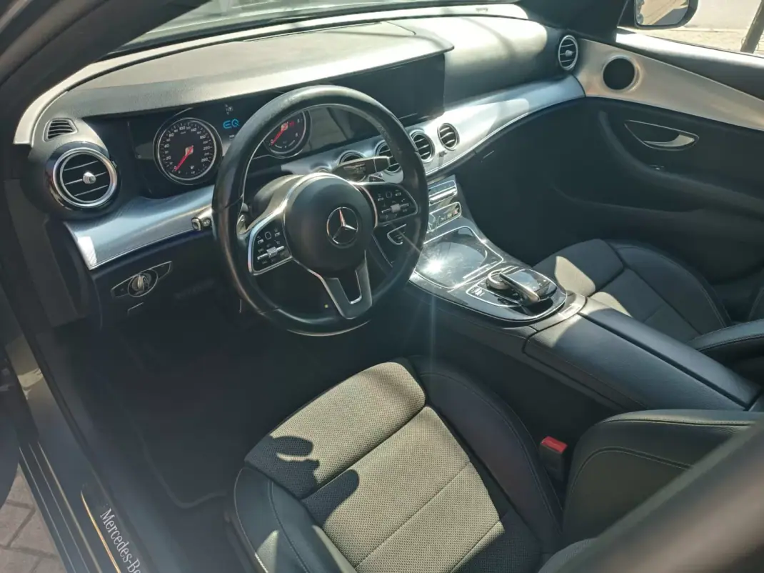 Mercedes-Benz E 300 2019 - 27500 EUR, 150200 km - 150200km - foto 7 de 18