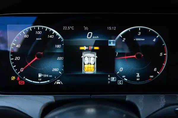 Mercedes-Benz CLS 220 2020 - 52900 EUR, 145000 km - AUTO.MOTO.pt - 145000km - foto 21 de 35