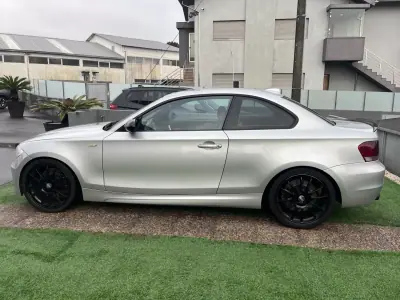 BMW 120 2008 - 12900 EUR, 300000 km - AUTO.MOTO.pt - 300000km - foto 21 de 39