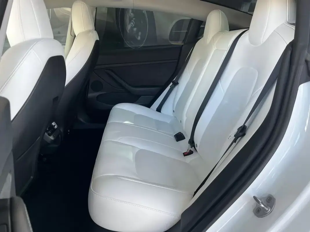 Tesla Model 3 2023 - 28990 EUR, 65000 km - AUTO.MOTO.pt - 65000km - foto 12 de 20