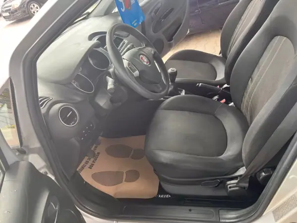 Fiat Punto 2015 - 6900 EUR, 125000 km - AUTO.MOTO.pt - 125000km - foto 5 de 7