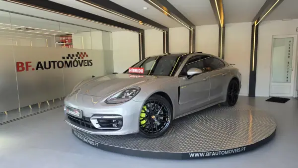 Porsche Panamera 2023 - 97500 EUR, 25369 km - AUTO.MOTO.pt - 25369km - foto 2 de 53
