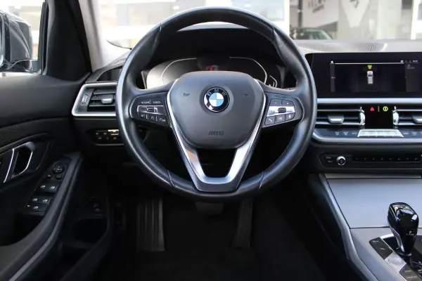 BMW 320 2020 - 27900 EUR, 126761 km - AUTO.MOTO.pt - 126761km - foto 12 de 22