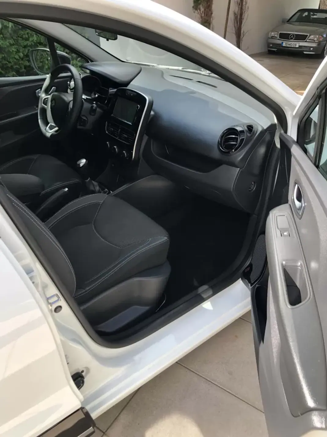Renault Clio 2017 - 8900 EUR, 137000 km - 137000km - foto 22 de 27