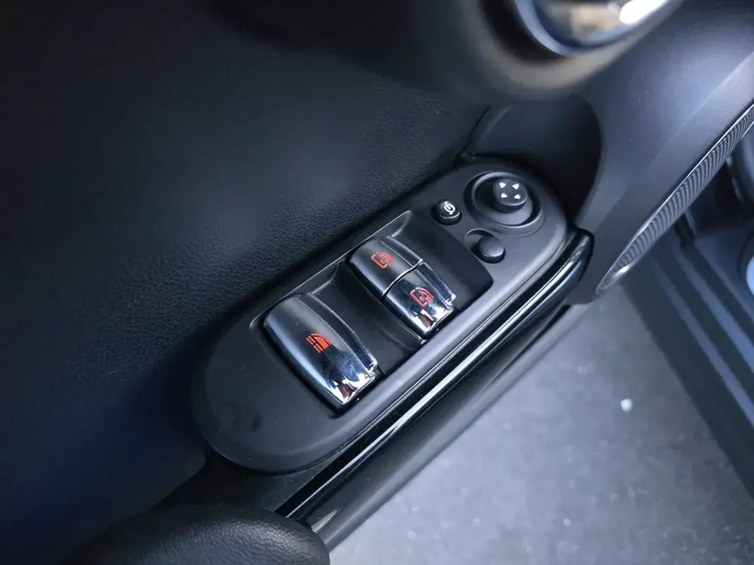 MINI 2024 - 20900 EUR, 50900 km - AUTO.MOTO.pt - 50900km - foto 34 de 35