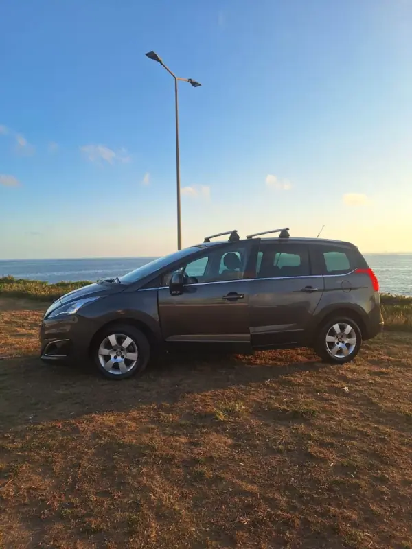 Peugeot 5008 2015 - 8490 EUR, 225000 km - AUTO.MOTO.pt - 225000km - foto 5 de 10