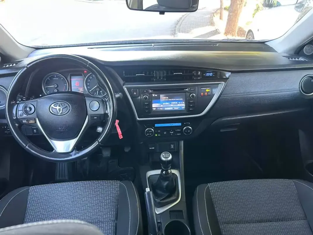 Toyota Auris 2014 - 12500 EUR, 152000 km - 152000km - foto 11 de 13