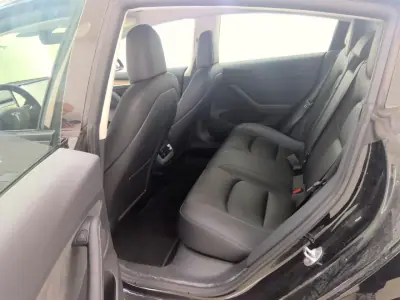 Tesla Model 3 2021 - 30900 EUR, 37000 km - foto 6 de 9